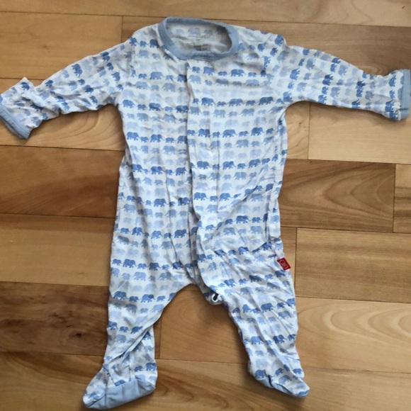 magnetic infant sleepers